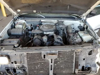 1993 Chevrolet Suburban z VIN 1GNGK26K8PJ352462, wystawiony jako Copart lot #76616364 z przebiegiem 147 505 mil mil oraz Czysty tytuł • Clean title. Historia ofert i sprzedaży dostępna na DreamBid. Obrazek 11.