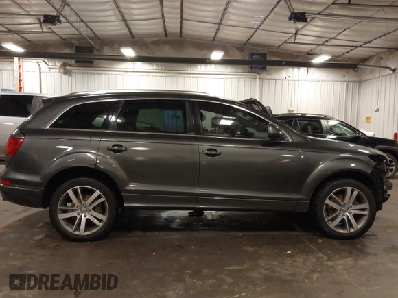 2015 Audi Q7 Premium Plus z VIN WA1LGAFE1FD023297, wystawiony jako IAAI lot #42128488 z przebiegiem 173 407 mil mil oraz . Historia ofert i sprzedaży dostępna na DreamBid. Obrazek 14.