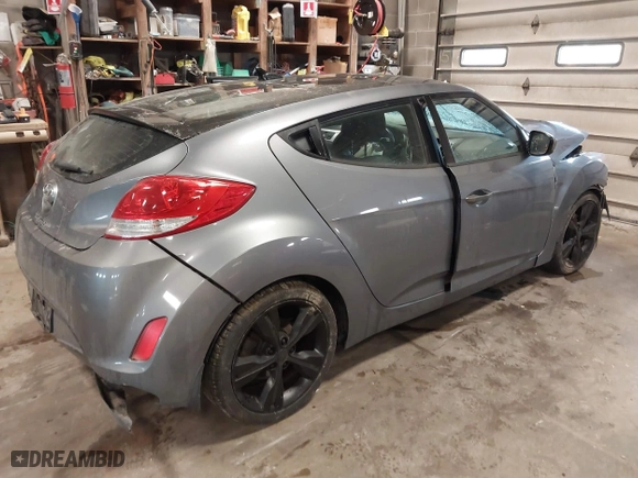 2016 Hyundai Veloster with VIN KMHTC6AD8GU267426, listed as a IAAI auction lot 41349385 with 114,245 mi miles. Bid and sale history available at carsss.com. Image 4.