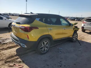 2021 Kia Seltos SX z VIN KNDETCA22M7054427, wystawiony jako Copart lot #56819495 z przebiegiem 93 904 mil mil oraz Szkoda całkowita • Salvage title. Historia ofert i sprzedaży dostępna na DreamBid. Obrazek 3.