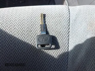 1994 Toyota Camry LE z VIN JT2SK12E0R0209312, wystawiony jako IAAI lot #42197159 z przebiegiem 270 657 mil mil oraz . Historia ofert i sprzedaży dostępna na DreamBid. Obrazek 11.