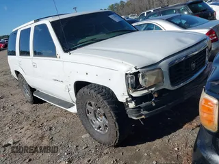 2000 Cadillac Escalade z VIN 1GYEK63R7YR226034, wystawiony jako IAAI lot #41224406 z przebiegiem 293 123 mil mil oraz . Historia ofert i sprzedaży dostępna na DreamBid. Obrazek 1.