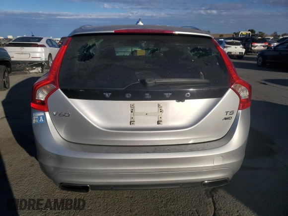 2015 Volvo V60 z VIN YV1612SB6F1211119, wystawiony jako Copart lot #77466004 z przebiegiem 144 388 mil mil oraz Szkoda całkowita • Salvage title. Historia ofert i sprzedaży dostępna na DreamBid. Obrazek 6.