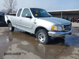 2001 Ford F-150 XL z VIN 1FTRX17L21NA88319, wystawiony jako IAAI lot #41476671 z przebiegiem Nie podano mil oraz . Historia ofert i sprzedaży dostępna na DreamBid. Obrazek 1.
