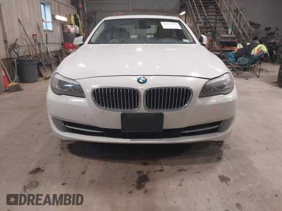 2013 BMW 5 Series 528i xDrive with VIN WBAXH5C58DDW13362, listed as a IAAI auction lot 41997171 with 87,147 mi miles. Bid and sale history available at carsss.com. Image 12.