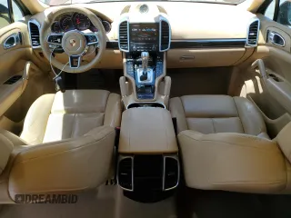 2017 Porsche Cayenne z VIN WP1AA2A27HKA82787, wystawiony jako Copart lot #57908165 z przebiegiem 47 031 mil mil oraz Szkoda całkowita • Salvage title. Historia ofert i sprzedaży dostępna na DreamBid. Obrazek 8.