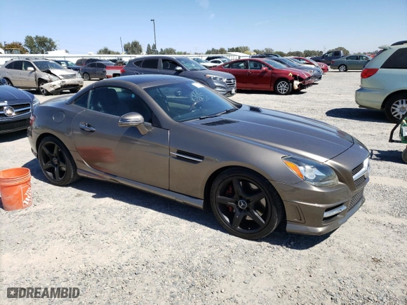2013 Mercedes-Benz SLK-Class SLK 350 with VIN WDDPK5HA8DF055047, listed as a Copart auction lot 71205934 with 69,064 mi miles and Clean Title. Bid and sale history available at carsss.com. Image 4.
