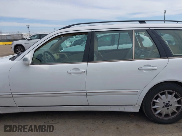 2001 Mercedes-Benz E-Class with VIN WDBJH65J31B364290, listed as a IAAI auction lot 41545677 with 162,040 mi miles. Bid and sale history available at carsss.com. Image 15.