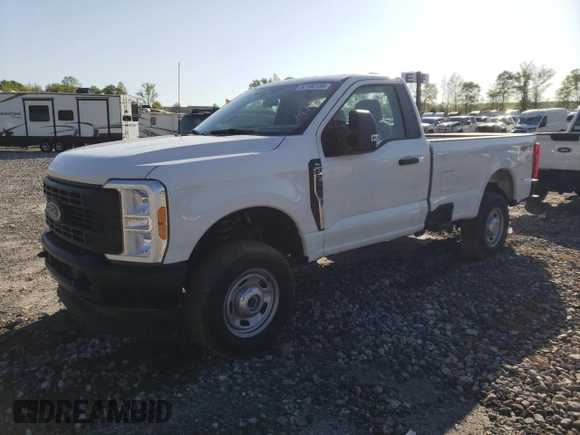 2023 Ford F-250 XL z VIN 1FTBF2BA5PED66929, wystawiony jako Copart lot #52190155 z przebiegiem Nie podano mil oraz Szkody całkowita. Historia ofert i sprzedaży dostępna na DreamBid. Obrazek 1.