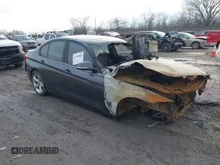 2015 BMW 3 Series 328i xDrive z VIN WBA3B3C51FF547314, wystawiony jako IAAI lot #41698904 z przebiegiem Nie podano mil oraz . Historia ofert i sprzedaży dostępna na DreamBid. Obrazek 1.