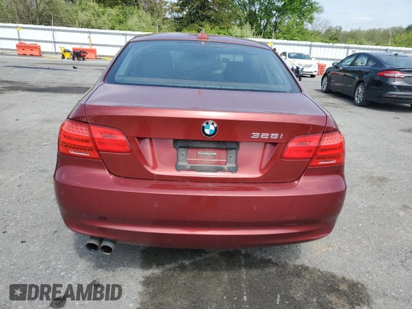 2011 BMW 3 Series 328i xDrive z VIN WBAKF3C55BE442596, wystawiony jako Copart lot #55130345 z przebiegiem 95 848 mil mil oraz Szkody całkowita. Historia ofert i sprzedaży dostępna na DreamBid. Obrazek 6.