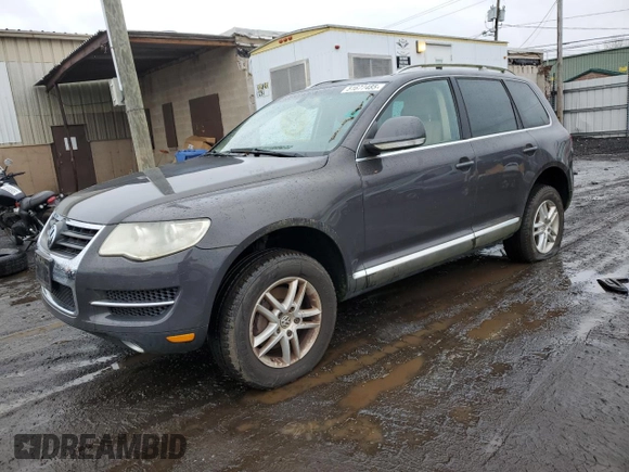 2008 Volkswagen Touareg V6 with VIN WVGBE77LX8D045580, listed as a Copart auction lot 51677485 with 108,062 mi miles and Clean title. Bid and sale history available at DreamBid. Image 1.