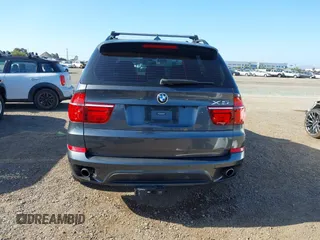 2013 BMW X5 xDrive35i z VIN 5UXZV4C56D0G57030, wystawiony jako IAAI lot #42267366 z przebiegiem 174 381 mil mil oraz . Historia ofert i sprzedaży dostępna na DreamBid. Obrazek 17.