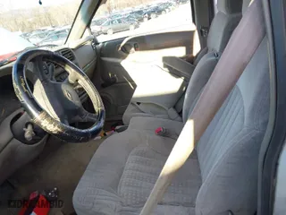 2000 Chevrolet S-10 LS with VIN 1GCDT19WXYK212880, listed as a IAAI auction lot 41532876 with 168,080 mi miles. Bid and sale history available at carsss.com. Image 5.