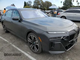 2023 BMW i7 xDrive60 z VIN WBY53EJ06PCK94598, wystawiony jako Copart lot #79552504 z przebiegiem 16 412 mil mil oraz Szkody całkowita. Historia ofert i sprzedaży dostępna na DreamBid. Obrazek 4.