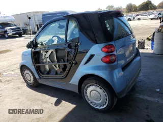 2014 Smart fortwo Pure with VIN WMEEJ3BA6EK783848, listed as a Copart auction lot 58244595 with 26,131 mi miles and Clean title. Bid and sale history available at DreamBid. Image 2.