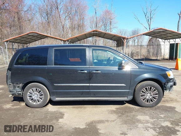 2016 Chrysler Town & Country Limited Platinum with VIN 2C4RC1GG8GR215892, listed as a IAAI auction lot 41779400 with 156,678 mi miles. Bid and sale history available at carsss.com. Image 13.