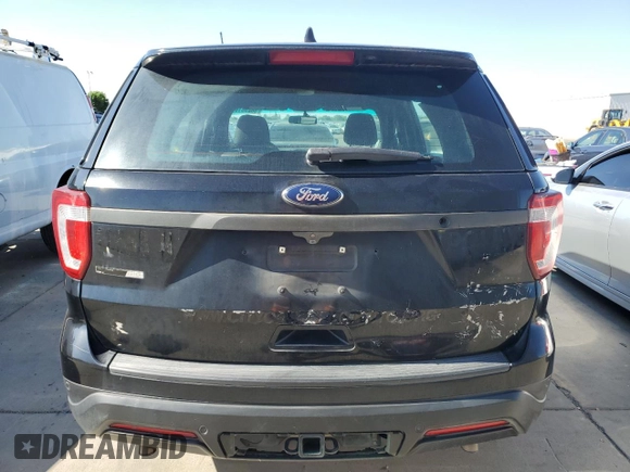 2018 Ford Police Interceptor Utility z VIN 1FM5K8AR0JGA20815, wystawiony jako Copart lot #58233165 z przebiegiem 109 064 mil mil oraz Tytuł czysty. Historia ofert i sprzedaży dostępna na DreamBid. Obrazek 6.