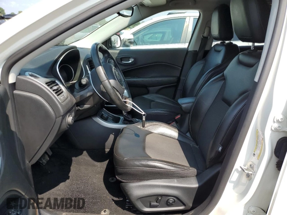 2019 Jeep Compass Latitude z VIN 3C4NJDBB4KT704264, wystawiony jako Copart lot #67137964 z przebiegiem 58 018 mil mil oraz Szkoda całkowita • Salvage title. Historia ofert i sprzedaży dostępna na DreamBid. Obrazek 7.