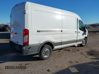 2017 Ford Transit z VIN 1FTYR2CMXHKA39469, wystawiony jako IAAI lot #41052341 z przebiegiem 153 613 mil mil oraz . Historia ofert i sprzedaży dostępna na DreamBid. Obrazek 4.