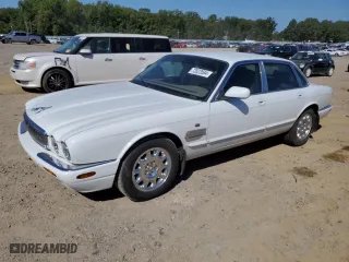 2000 Jaguar XJ with VIN SAJDA14C2YLF11720, listed as a Copart auction lot 73523584 with 119,188 mi miles and Clean Title. Bid and sale history available at carsss.com. Image 1.