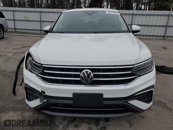 2022 Volkswagen Tiguan S with VIN 3VV0B7AX7NM026759, listed as a Copart auction lot 45546335 with 32,349 mi miles and Salvage Title. Bid and sale history available at carsss.com. Image 5.