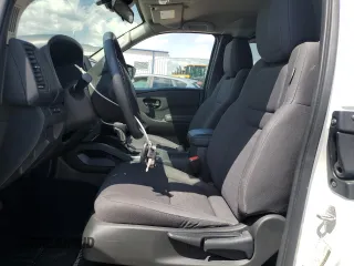 2023 Nissan Frontier S z VIN 1N6ED1CLXPN631662, wystawiony jako Copart lot #55935545 z przebiegiem 31 500 mil mil oraz Szkoda całkowita • Salvage title. Historia ofert i sprzedaży dostępna na DreamBid. Obrazek 7.