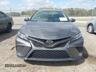 2020 Toyota Camry SE z VIN 4T1G11AK8LU335338, wystawiony jako IAAI lot #41908752 z przebiegiem 75 825 mil mil oraz . Historia ofert i sprzedaży dostępna na DreamBid. Obrazek 12.