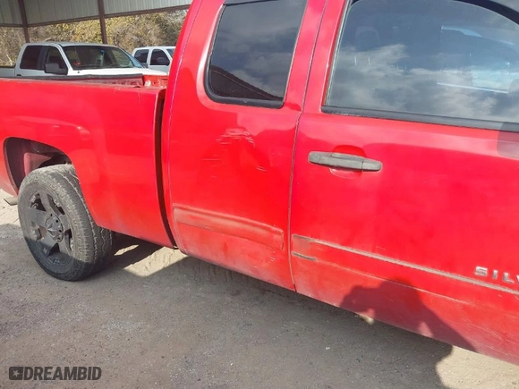 2009 Chevrolet Silverado 1500 LT with VIN 2GCEC29C991108396, listed as a IAAI auction lot 41540617 with 340,416 mi miles. Bid and sale history available at carsss.com. Image 6.