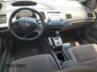 2008 Honda Civic LX z VIN 1HGFA16588L044582, wystawiony jako Copart lot #58868885 z przebiegiem 184 677 mil mil oraz Szkoda całkowita • Salvage title. Historia ofert i sprzedaży dostępna na DreamBid. Obrazek 8.