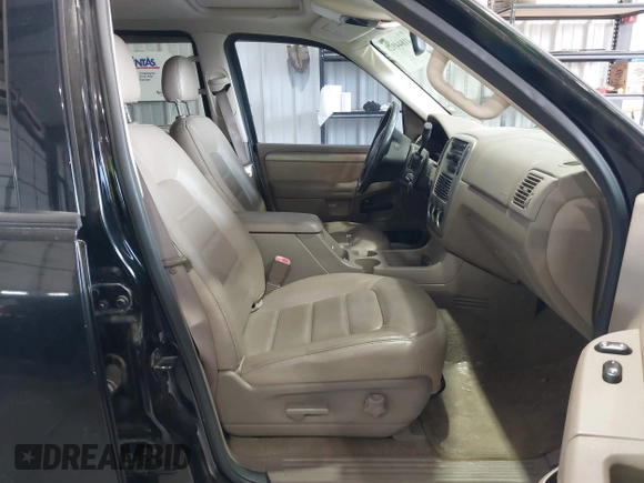 2004 Ford Explorer XLT z VIN 1FMZU73W04ZA05426, wystawiony jako IAAI lot #41844928 z przebiegiem 270 311 mil mil oraz . Historia ofert i sprzedaży dostępna na DreamBid. Obrazek 5.