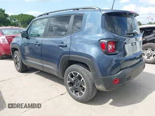 2023 Jeep Renegade Latitude with VIN ZACNJDB10PPP70488, listed as a IAAI auction lot 42224200 with 32,957 mi miles and . Bid and sale history available at carsss.com. Image 3.