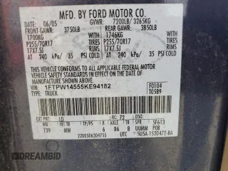 2005 Ford F-150 XLT z VIN 1FTPW14555KE94182, wystawiony jako Copart lot #55995655 z przebiegiem 222 531 mil mil oraz Czysty tytuł • Clean title. Historia ofert i sprzedaży dostępna na DreamBid. Obrazek 12.