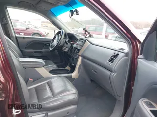 2008 Honda Pilot EX-L with VIN 5FNYF18508B015960, listed as a IAAI auction lot 41511626 with 207,141 mi miles. Bid and sale history available at carsss.com. Image 5.