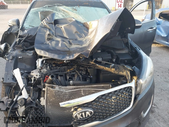 2018 Kia Sorento LX with VIN 5XYPG4A38JG400913, listed as a IAAI auction lot 41552120 with 94,637 mi miles. Bid and sale history available at carsss.com. Image 10.