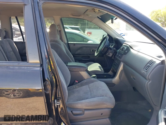 2005 Honda Pilot EX with VIN 5FNYF18475B002951, listed as a IAAI auction lot 42049908 with Not Provided miles. Bid and sale history available at carsss.com. Image 5.