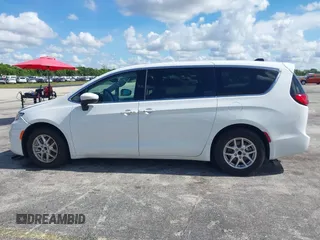 2023 Chrysler Pacifica Touring L z VIN 2C4RC1BG8PR566745, wystawiony jako IAAI lot #42579405 z przebiegiem 46 228 mil mil oraz . Historia ofert i sprzedaży dostępna na DreamBid. Obrazek 14.