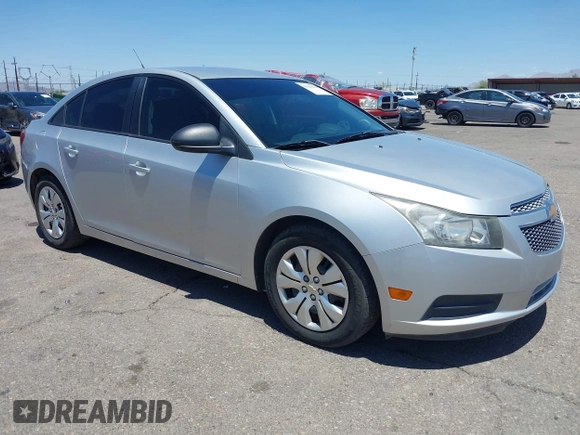 2014 Chevrolet Cruze LS z VIN 1G1PA5SH6E7448472, wystawiony jako IAAI lot #42428958 z przebiegiem 105 872 mil mil oraz . Historia ofert i sprzedaży dostępna na DreamBid. Obrazek 1.