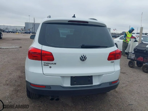 2017 Volkswagen Tiguan S with VIN WVGAV7AX1HK044949, listed as a IAAI auction lot 41592373 with 73,896 mi miles. Bid and sale history available at carsss.com. Image 16.