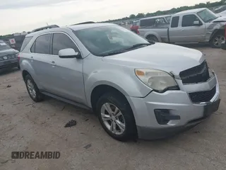 2013 Chevrolet Equinox LT z VIN 2GNALDEK6D1207636, wystawiony jako IAAI lot #42193306 z przebiegiem 148 889 mil mil oraz . Historia ofert i sprzedaży dostępna na DreamBid. Obrazek 1.