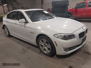 2013 BMW 5 Series 528i xDrive with VIN WBAXH5C58DDW13362, listed as a IAAI auction lot 41997171 with 87,147 mi miles. Bid and sale history available at carsss.com. Image 1.