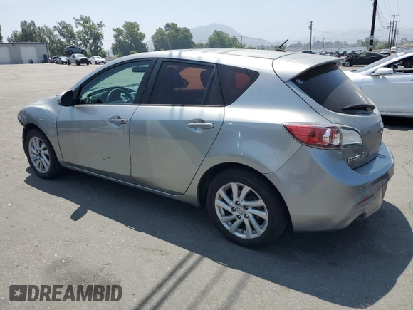 2012 Mazda 3 i Touring z VIN JM1BL1L85C1552972, wystawiony jako Copart lot #60358845 z przebiegiem 293 715 mil mil oraz Czysty tytuł • Clean title. Historia ofert i sprzedaży dostępna na DreamBid. Obrazek 2.