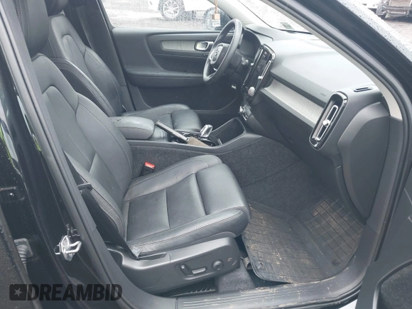 2021 Volvo XC40 Inscription with VIN YV4162UL2M2457905, listed as a IAAI auction lot 42017891 with 48,424 mi miles and . Bid and sale history available at DreamBid. Image 5.