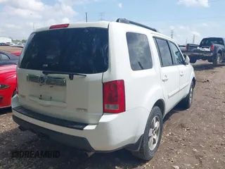 2011 Honda Pilot EX-L with VIN 5FNYF4H58BB085635, listed as a IAAI auction lot 42114205 with 218,399 mi miles. Bid and sale history available at carsss.com. Image 4.