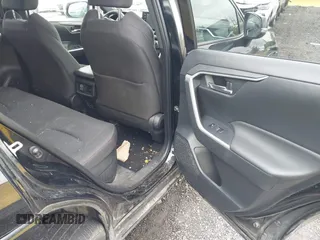 2022 Toyota RAV4 SE z VIN JTMAB3FV7ND090427, wystawiony jako IAAI lot #42307900 z przebiegiem 27 285 mil mil oraz . Historia ofert i sprzedaży dostępna na DreamBid. Obrazek 8.