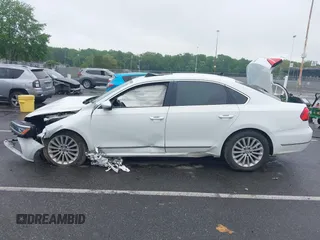 2016 Volkswagen Passat SE z VIN 1VWBS7A31GC018050, wystawiony jako IAAI lot #42226752 z przebiegiem 123 610 mil mil oraz . Historia ofert i sprzedaży dostępna na DreamBid. Obrazek 14.