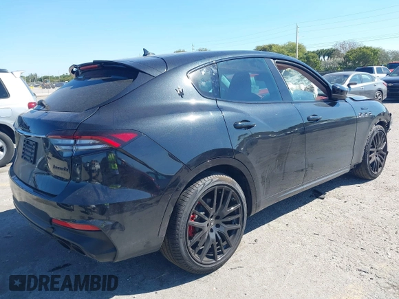 2023 Maserati Levante z VIN ZN661YUM3PX429958, wystawiony jako IAAI lot #41844196 z przebiegiem 19 878 mil mil oraz . Historia ofert i sprzedaży dostępna na DreamBid. Obrazek 4.