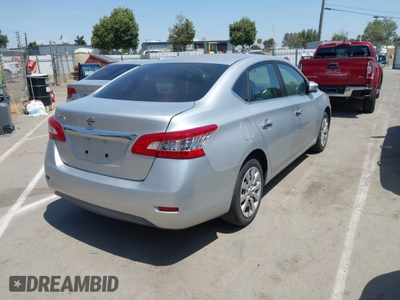 2015 Nissan Sentra SL z VIN 3N1AB7AP7FY325233, wystawiony jako IAAI lot #42431938 z przebiegiem 137 768 mil mil oraz . Historia ofert i sprzedaży dostępna na DreamBid. Obrazek 4.