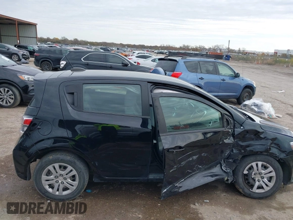 2020 Chevrolet Sonic LT z VIN 1G1JG6SB6L4139086, wystawiony jako IAAI lot #41070670 z przebiegiem 73 324 mil mil oraz . Historia ofert i sprzedaży dostępna na DreamBid. Obrazek 13.