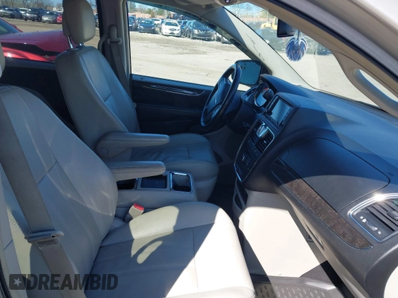2013 Chrysler Town & Country Touring with VIN 2C4RC1BG8DR722584, listed as a IAAI auction lot 41854772 with 84,453 mi miles. Bid and sale history available at carsss.com. Image 5.
